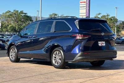 2023 Toyota Sienna XLE 8 Passenger