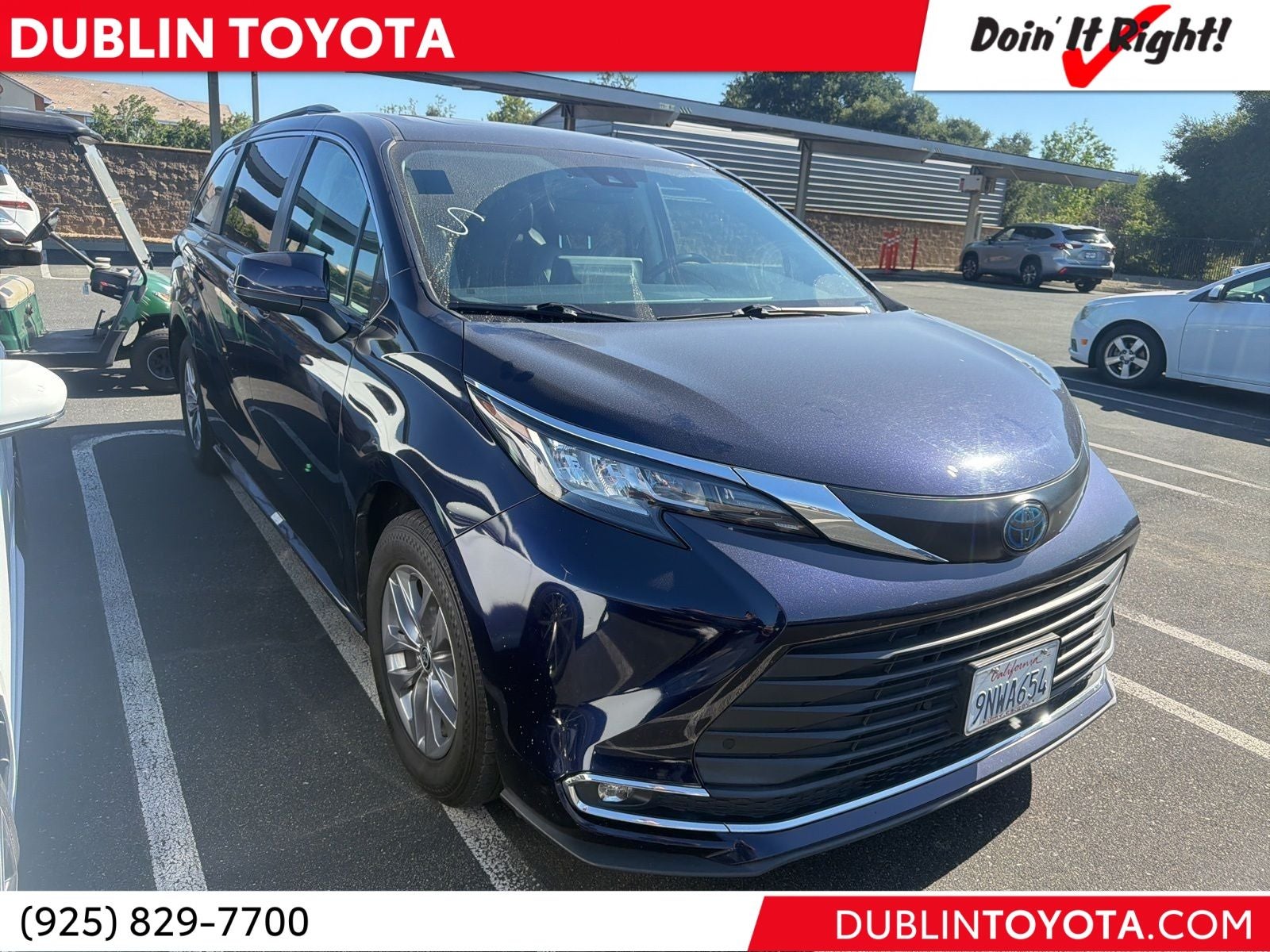 2023 Toyota Sienna XLE 7-Passenger Hybrid FWD's photo