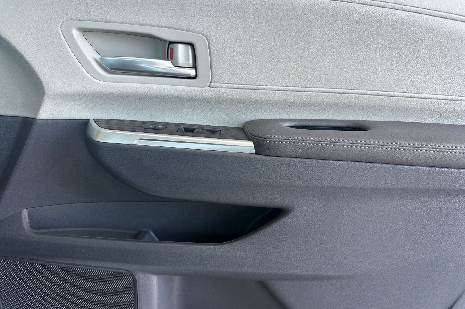 2024 Toyota Sienna XLE 8 Passenger