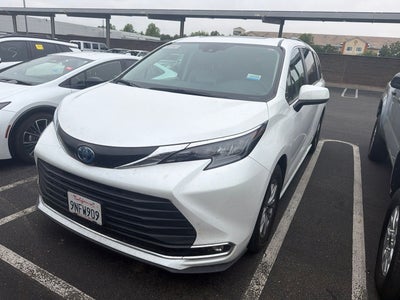 2024 Toyota Sienna XLE 8 Passenger