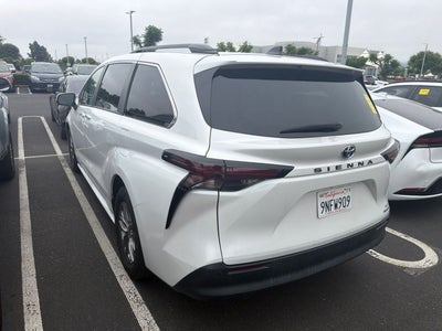 2024 Toyota Sienna XLE 8 Passenger