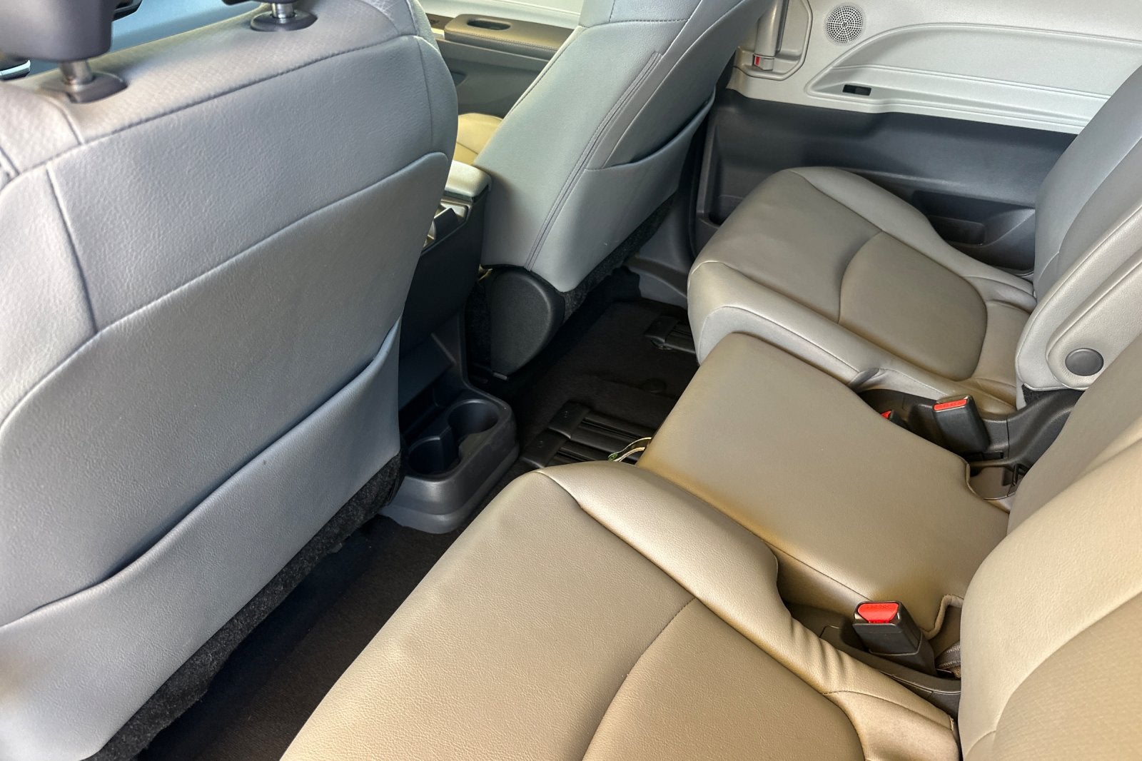 2024 Toyota Sienna XLE 8 Passenger