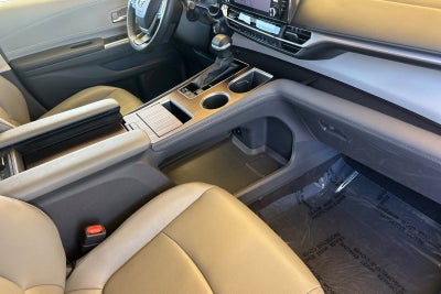 2024 Toyota Sienna XLE 8 Passenger