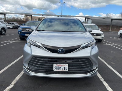 2022 Toyota Sienna XLE 8 Passenger