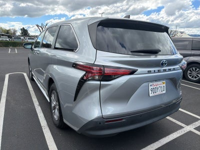 2022 Toyota Sienna XLE 8 Passenger