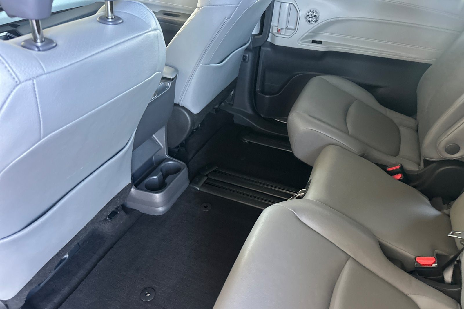 2024 Toyota Sienna XLE 8 Passenger