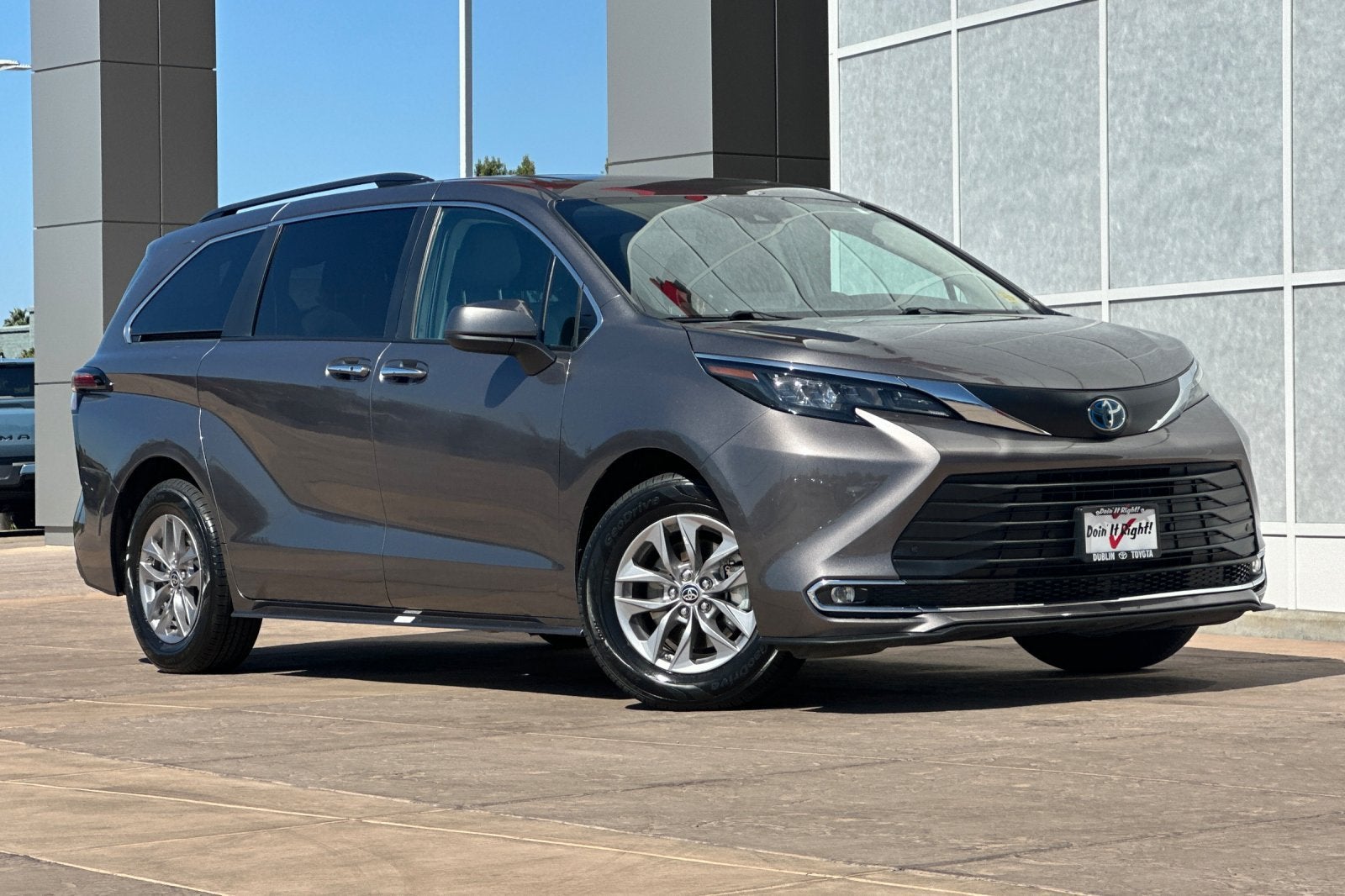 2024 Toyota Sienna XLE 8 Passenger