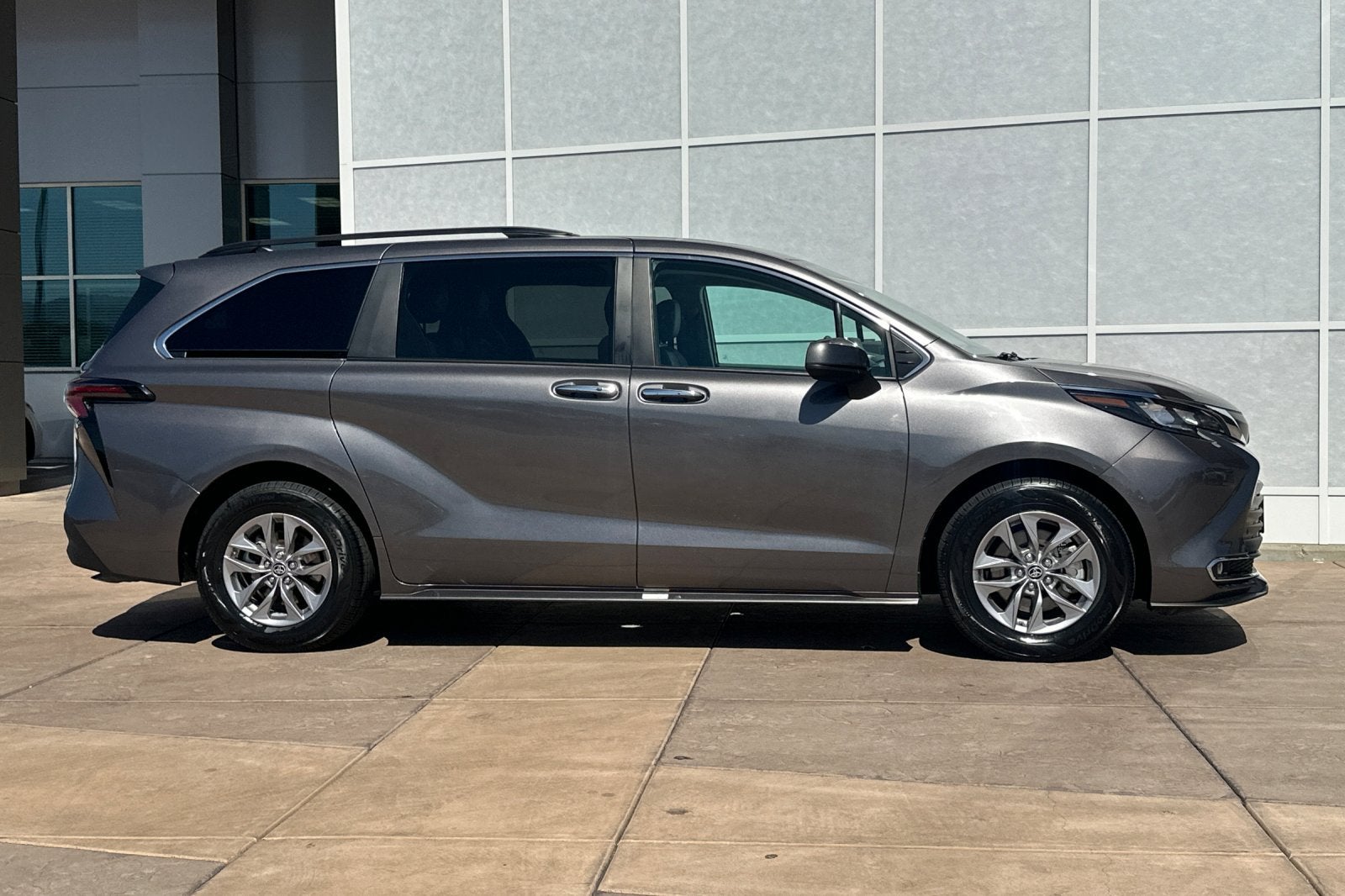 2024 Toyota Sienna XLE 8 Passenger