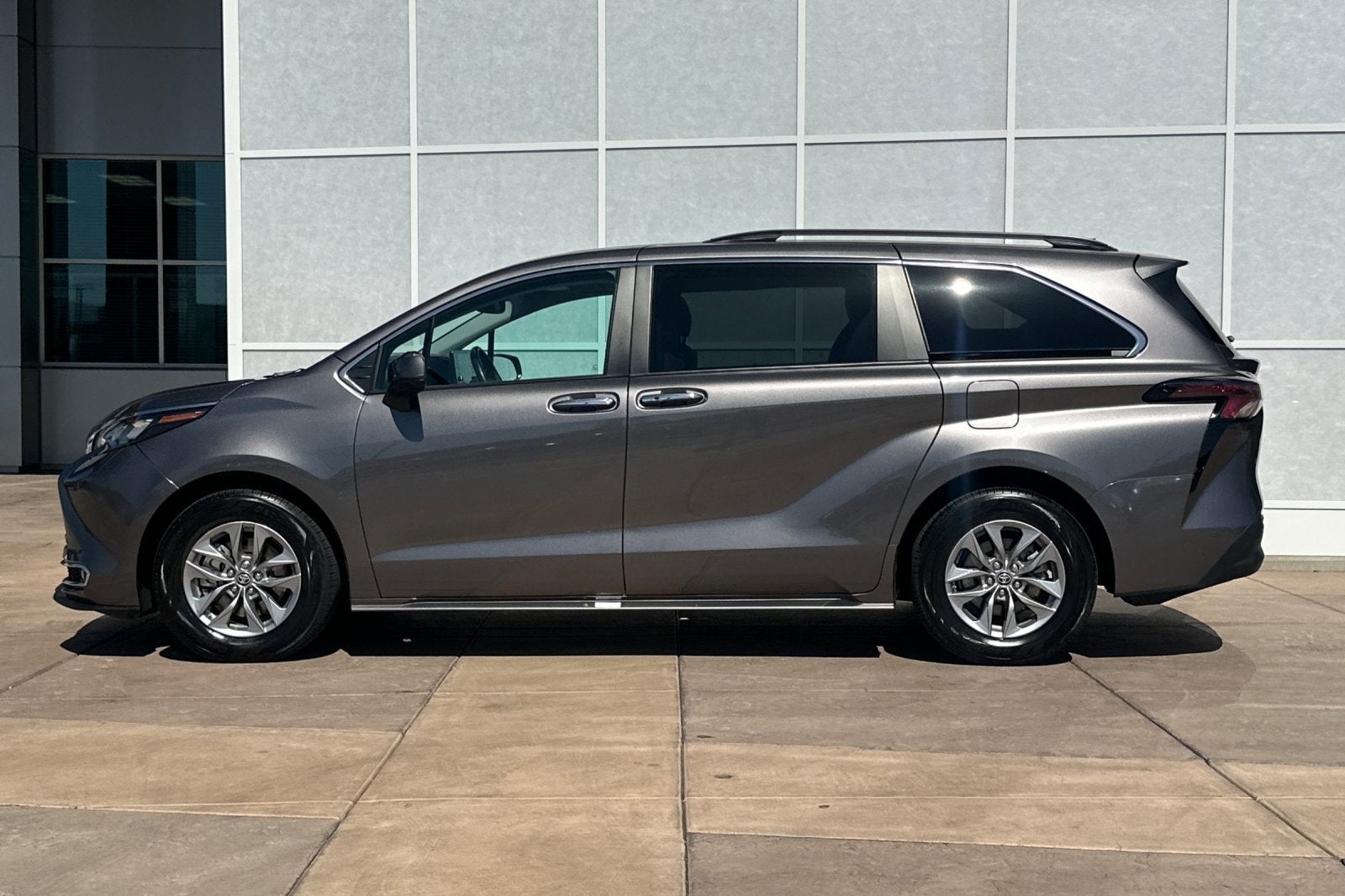 2024 Toyota Sienna XLE 8 Passenger