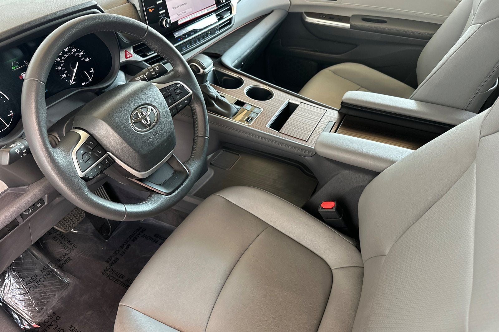 2024 Toyota Sienna XLE 8 Passenger