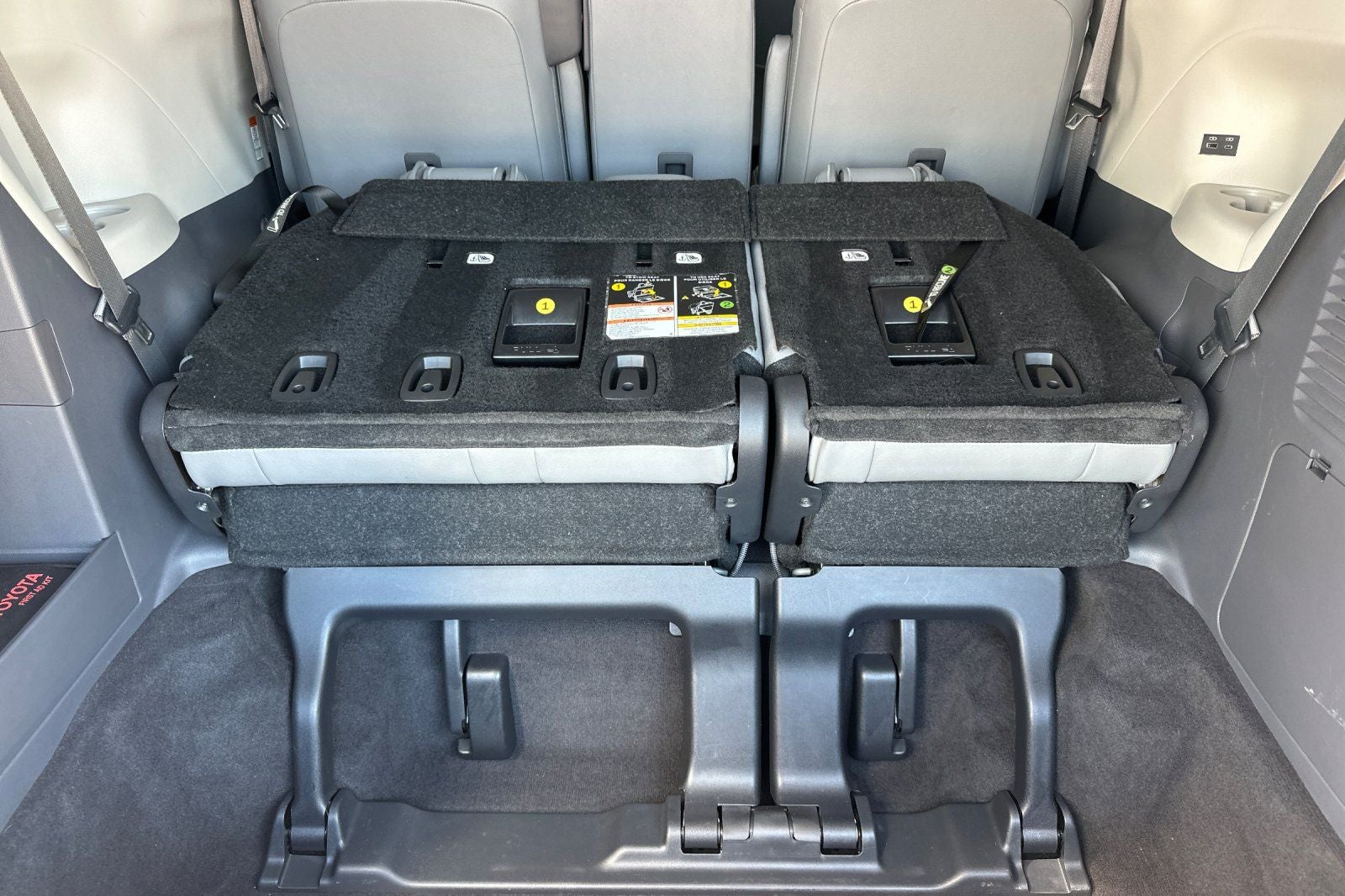 2024 Toyota Sienna XLE 8 Passenger