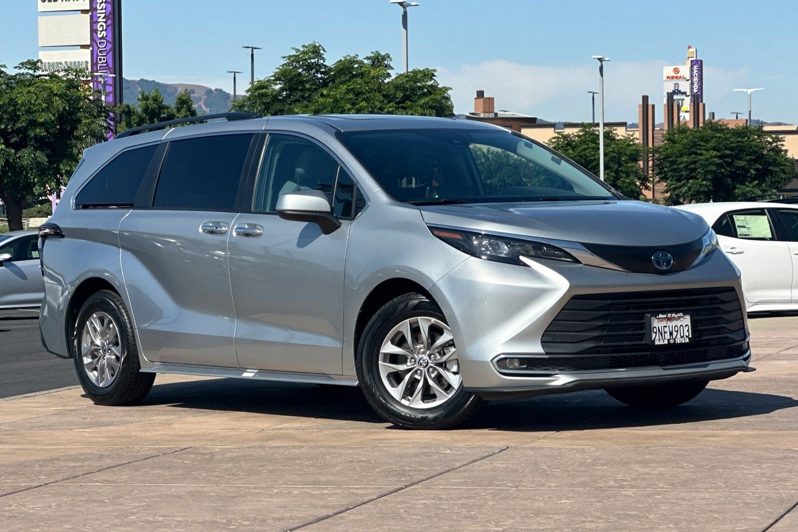 2024 Toyota Sienna XLE 8 Passenger