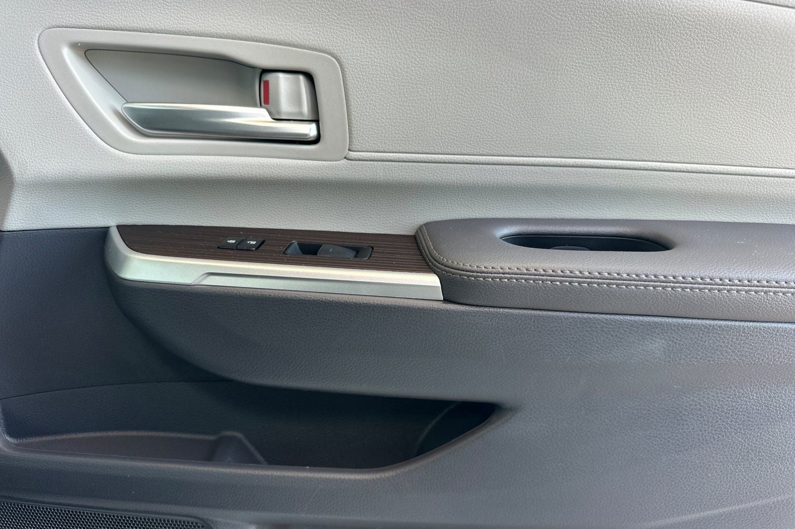 2024 Toyota Sienna XLE 8 Passenger