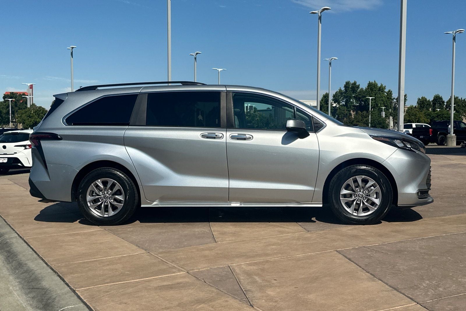 2024 Toyota Sienna XLE 8 Passenger