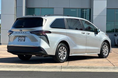 2024 Toyota Sienna XLE 8 Passenger