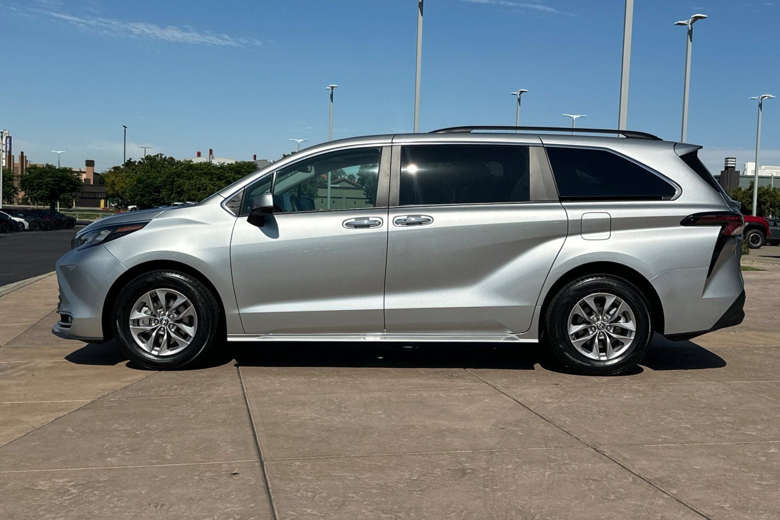 2024 Toyota Sienna XLE 8 Passenger