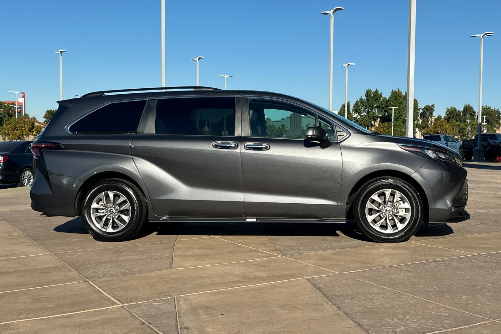 2025 Toyota Sienna XLE 8 Passenger
