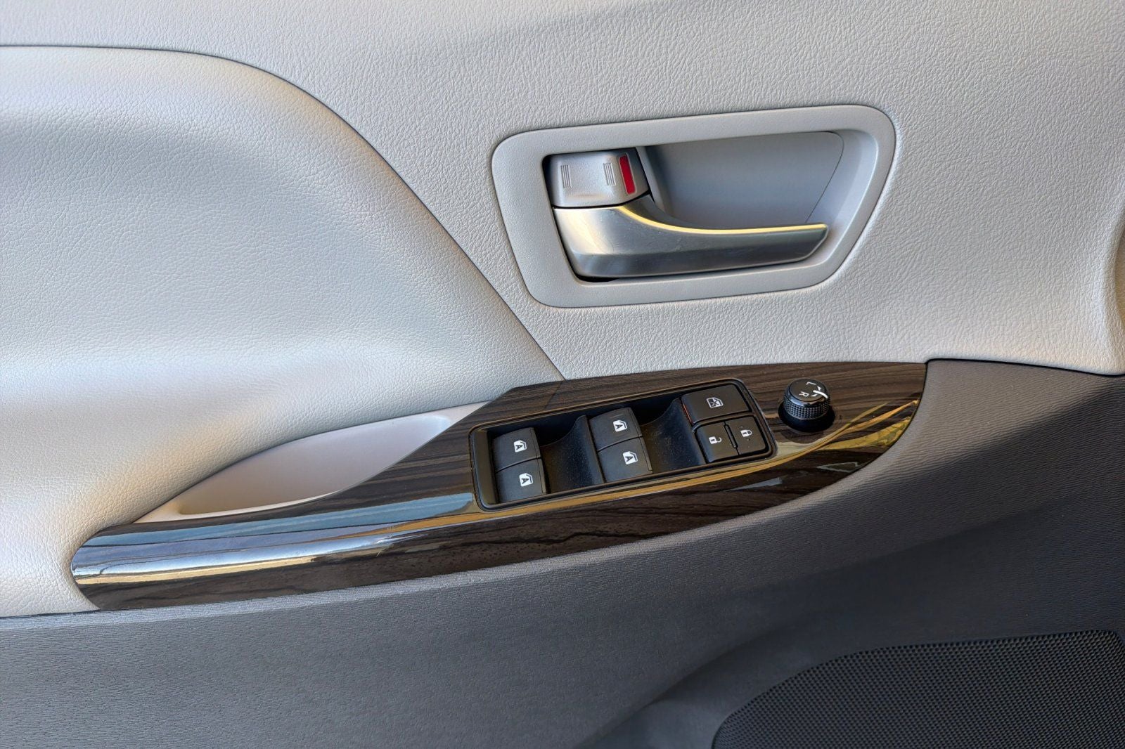 2018 Toyota Sienna XLE 8 Passenger