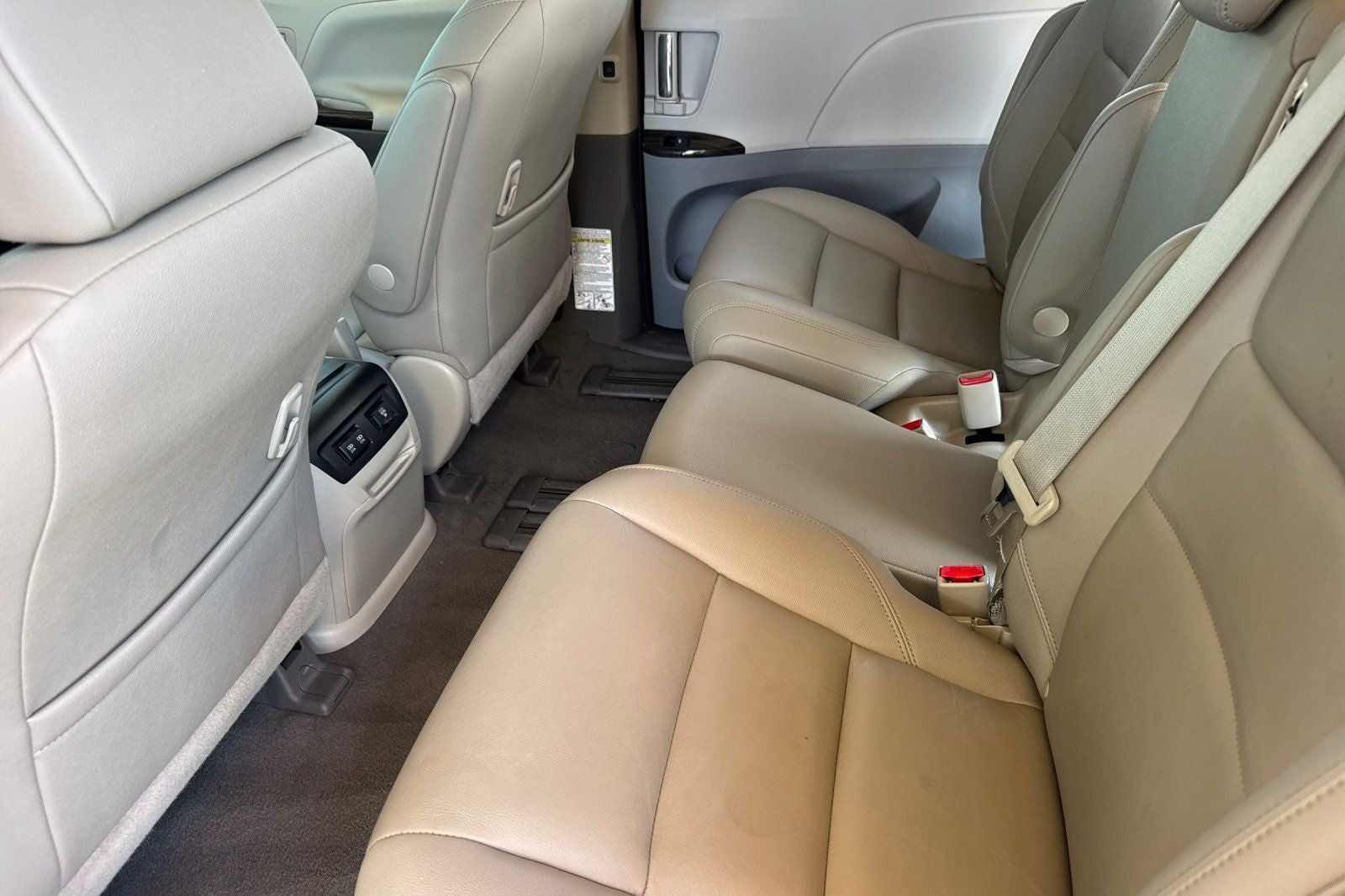 2020 Toyota Sienna XLE 8 Passenger