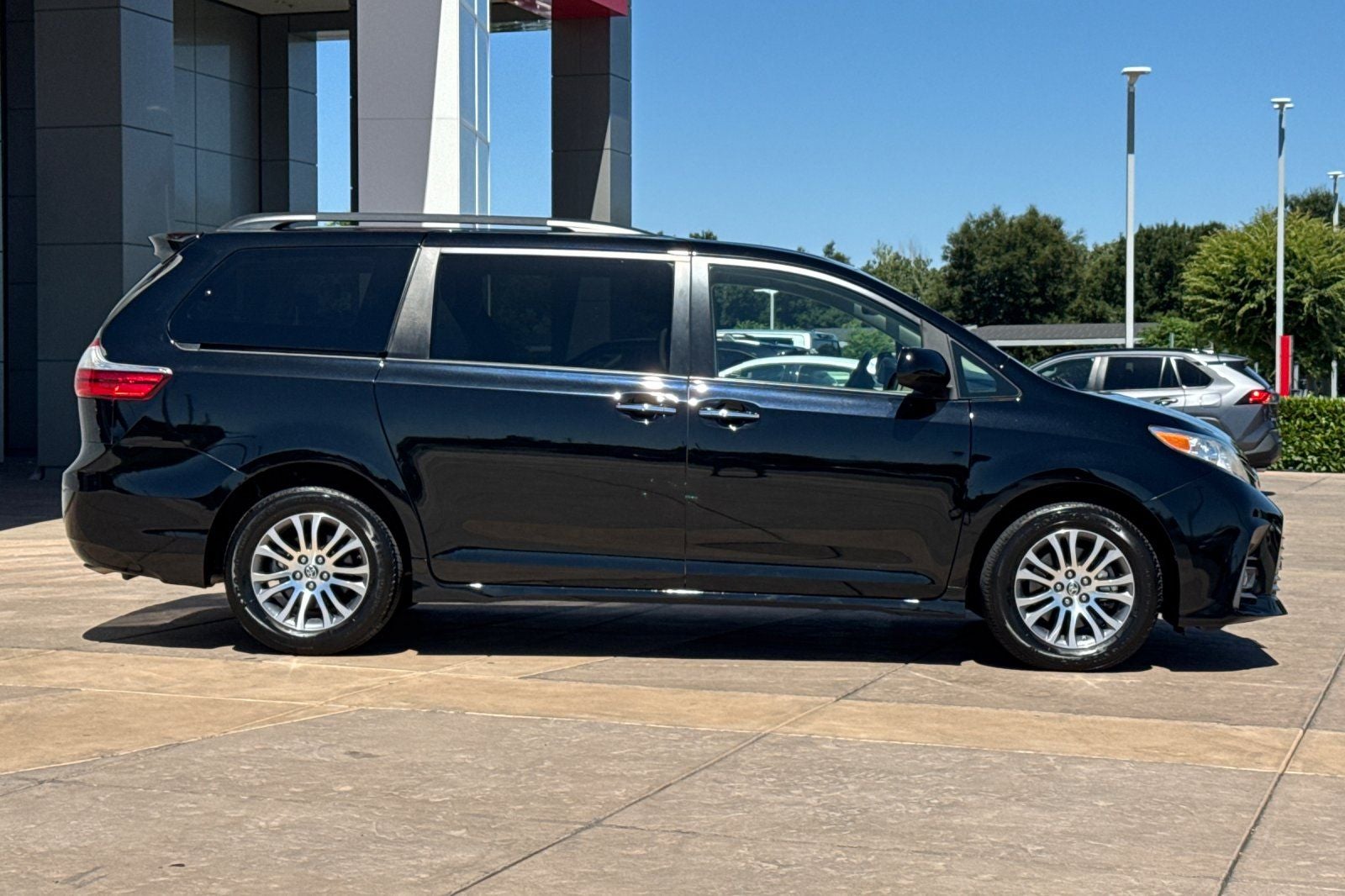 2020 Toyota Sienna XLE 8 Passenger