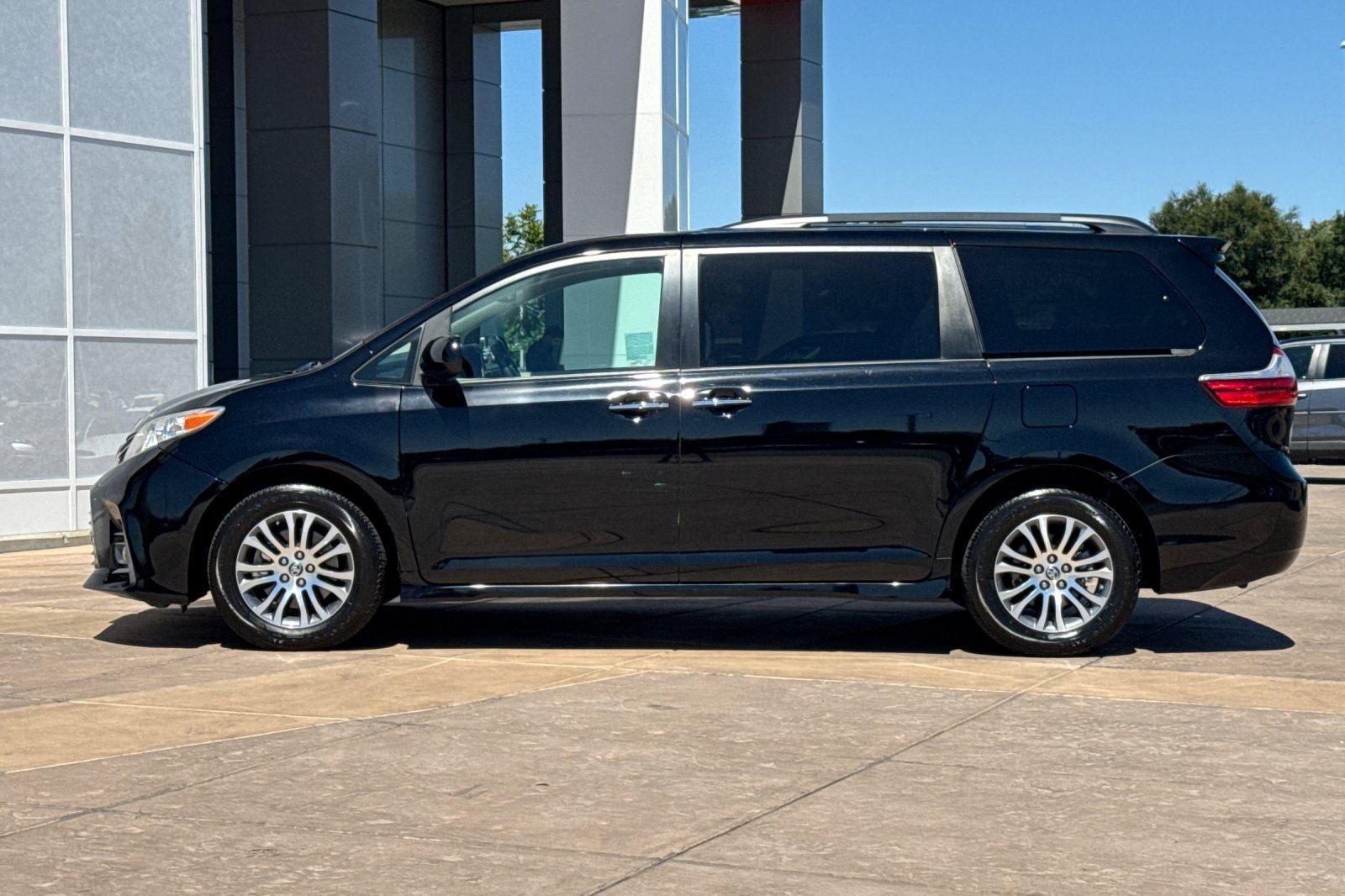 2020 Toyota Sienna XLE 8 Passenger