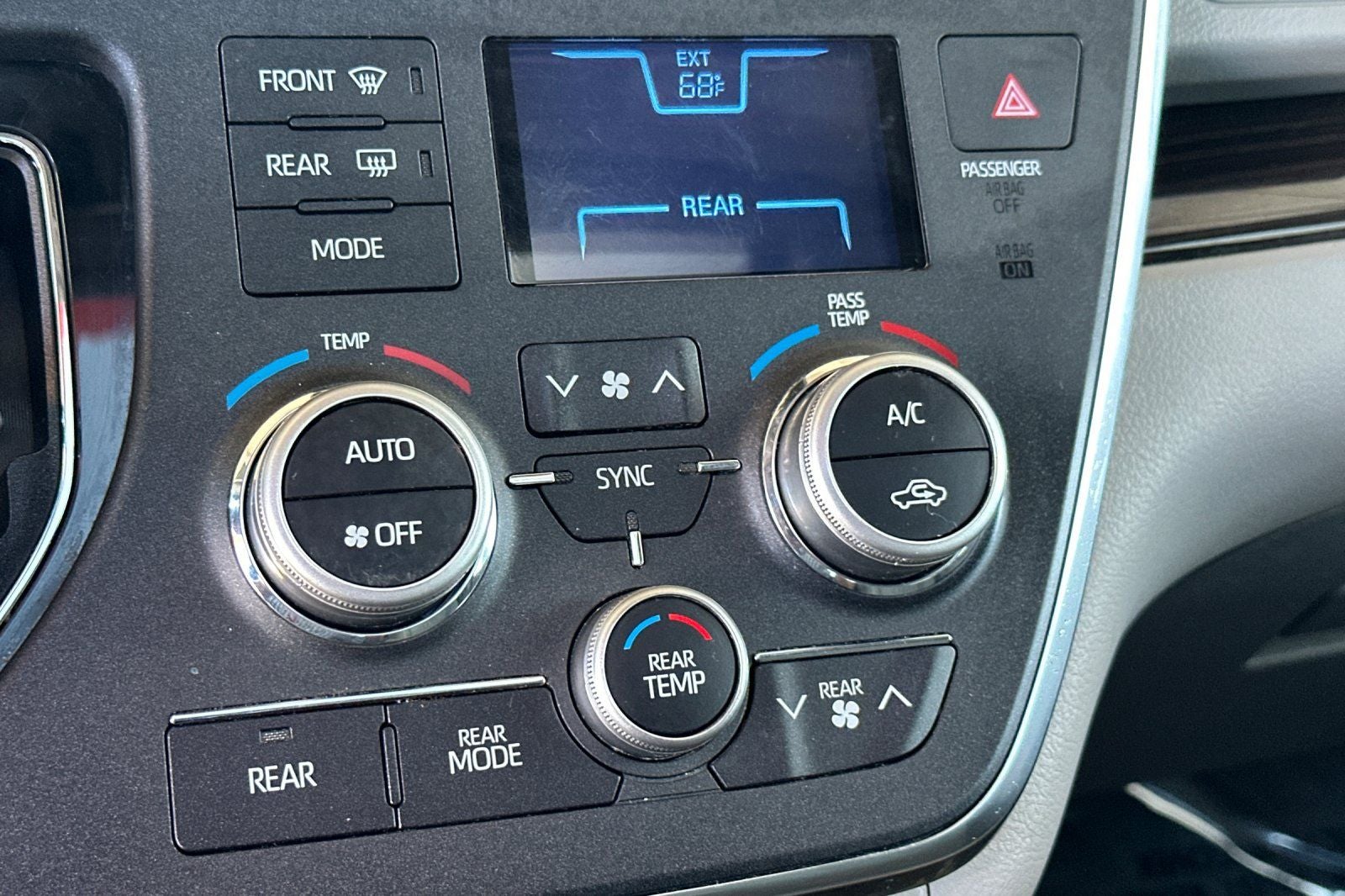 2018 Toyota Sienna XLE 8 Passenger
