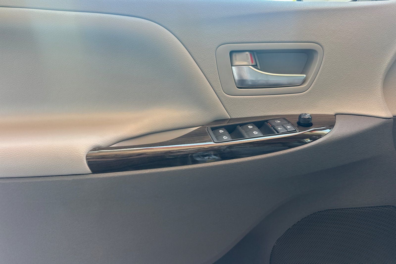 2020 Toyota Sienna XLE 8 Passenger