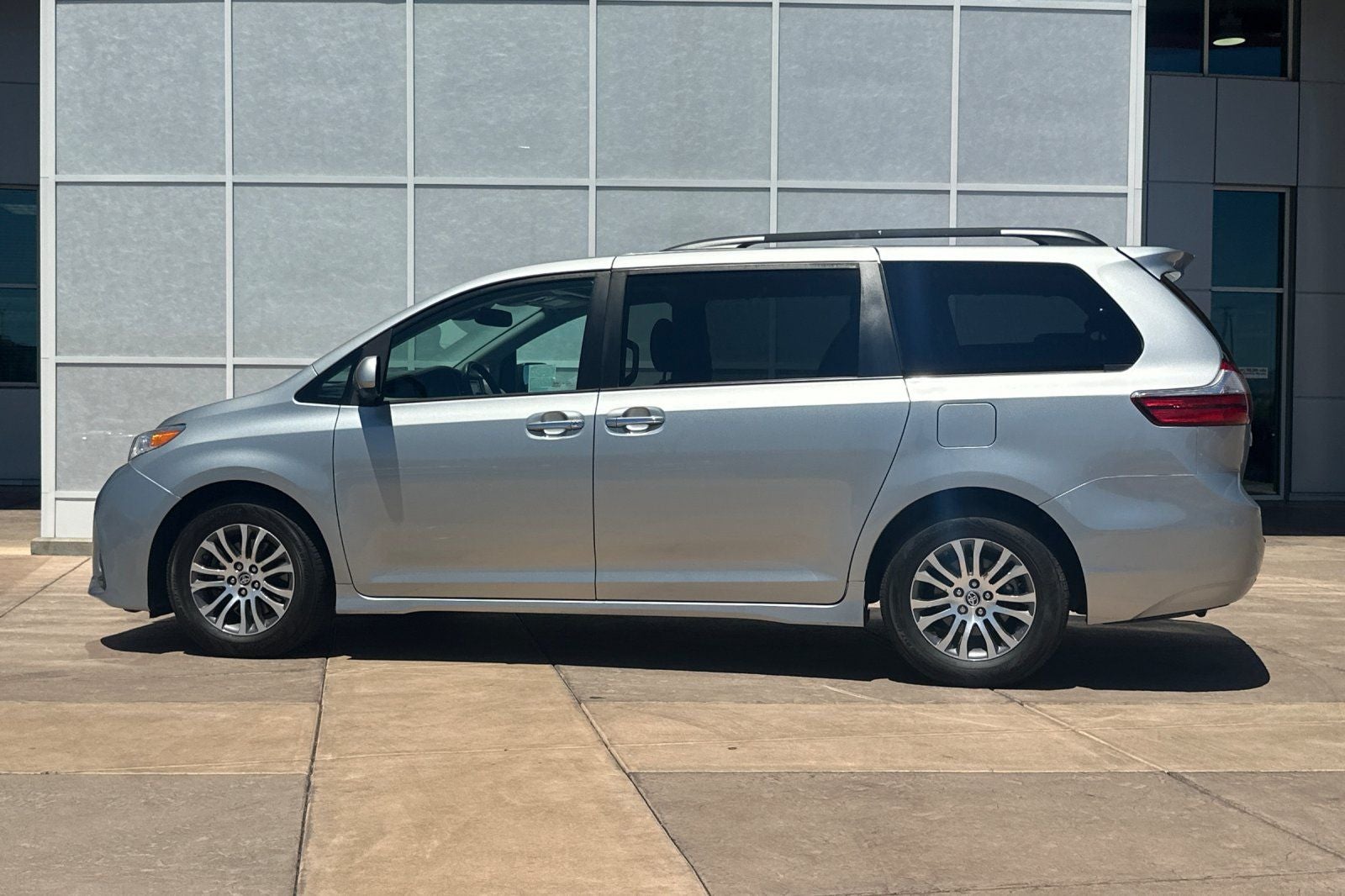 2020 Toyota Sienna XLE 8 Passenger