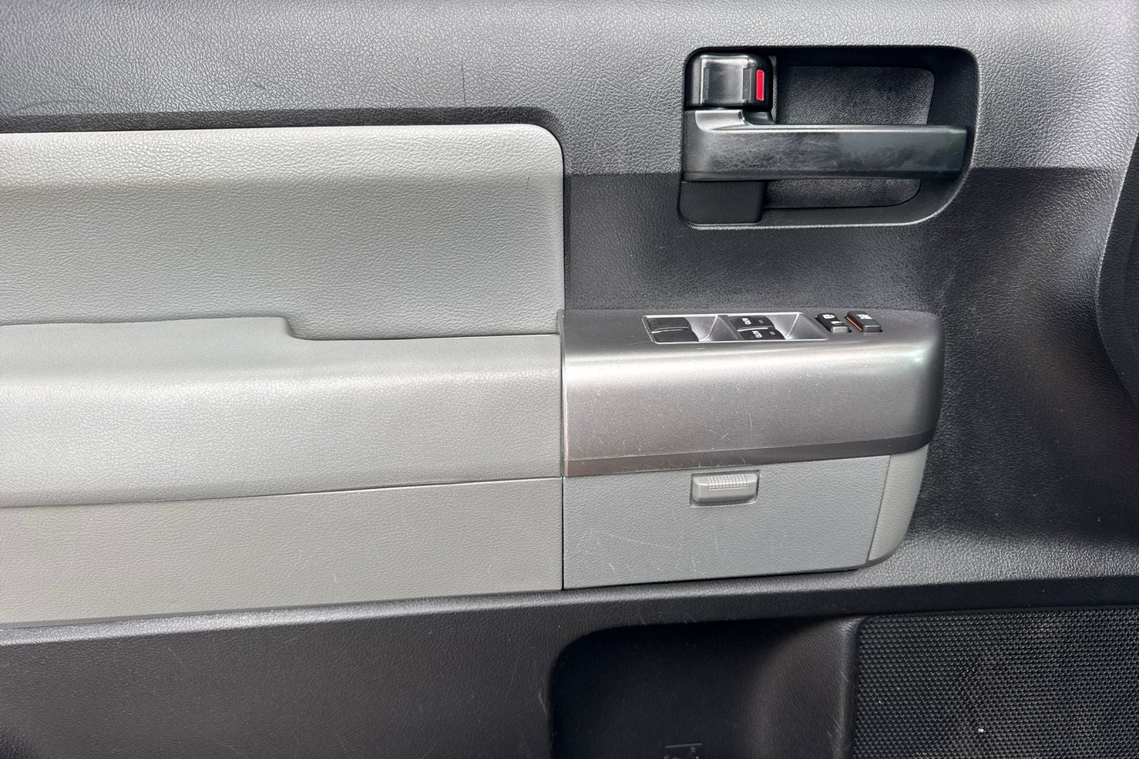 2018 Toyota Sequoia SR5 5.7L