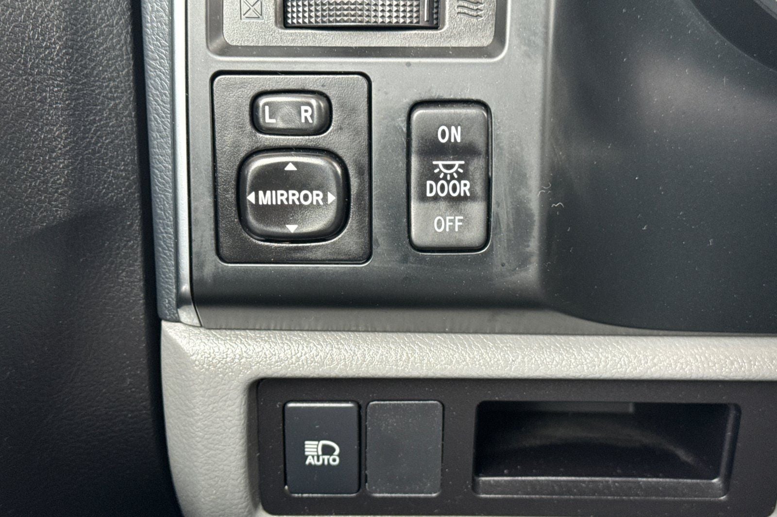 2018 Toyota Sequoia SR5 5.7L