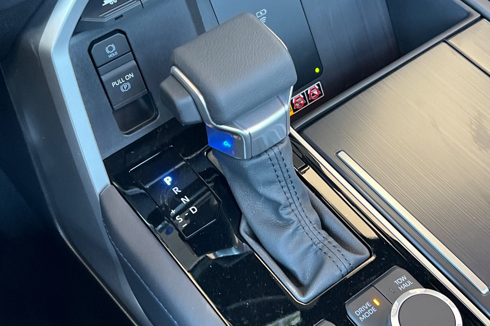 2025 Toyota Tundra Hybrid Platinum