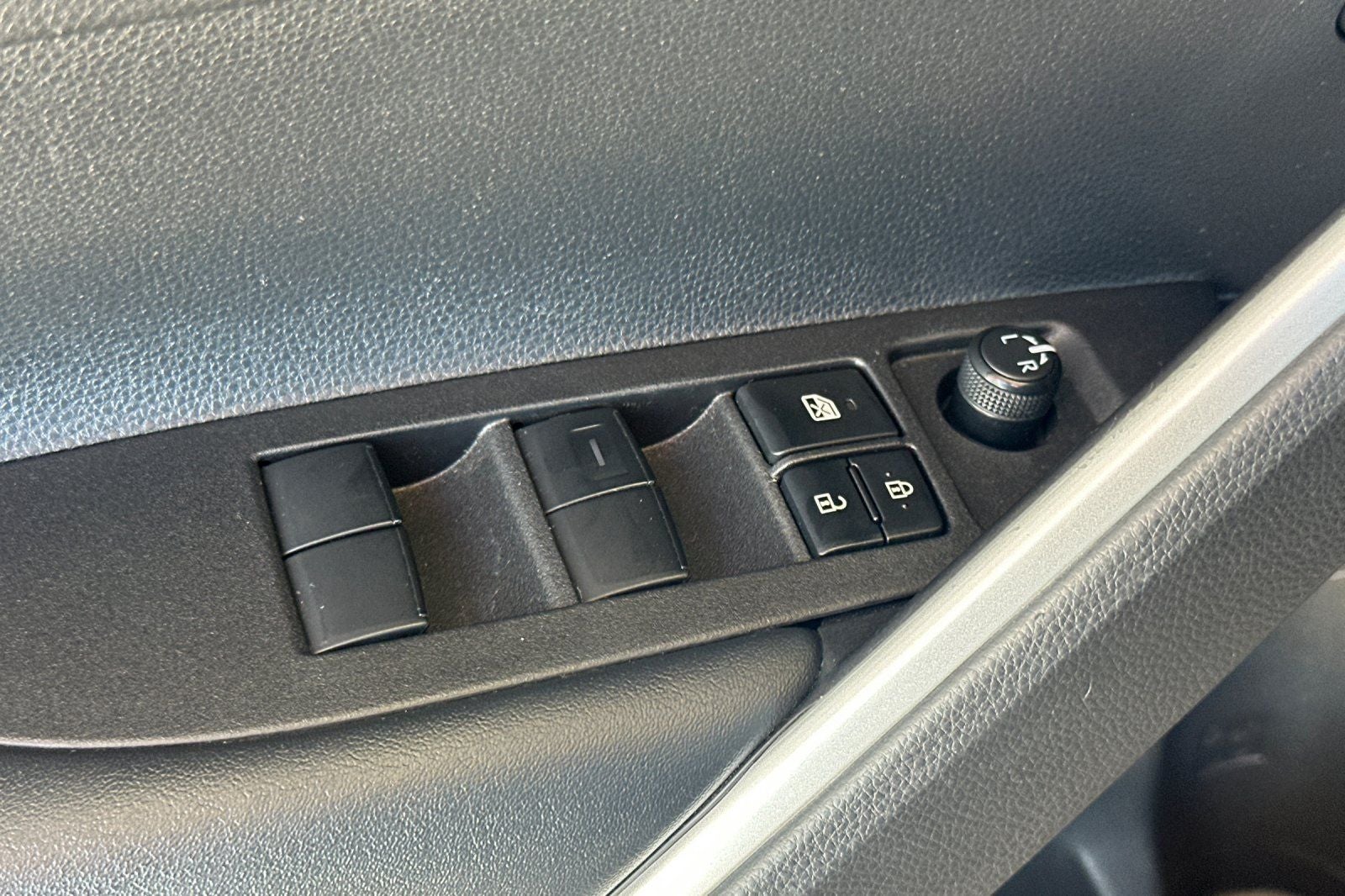 2025 Toyota Corolla Cross Hybrid SE