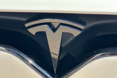 2023 Tesla Model X Standard Range