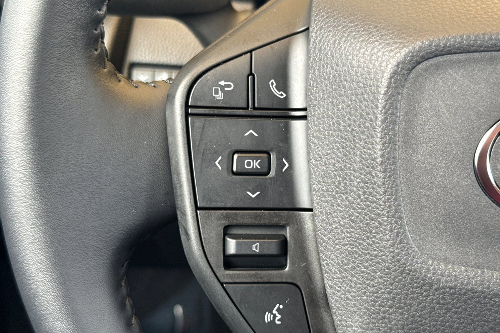 2023 Toyota Prius LE