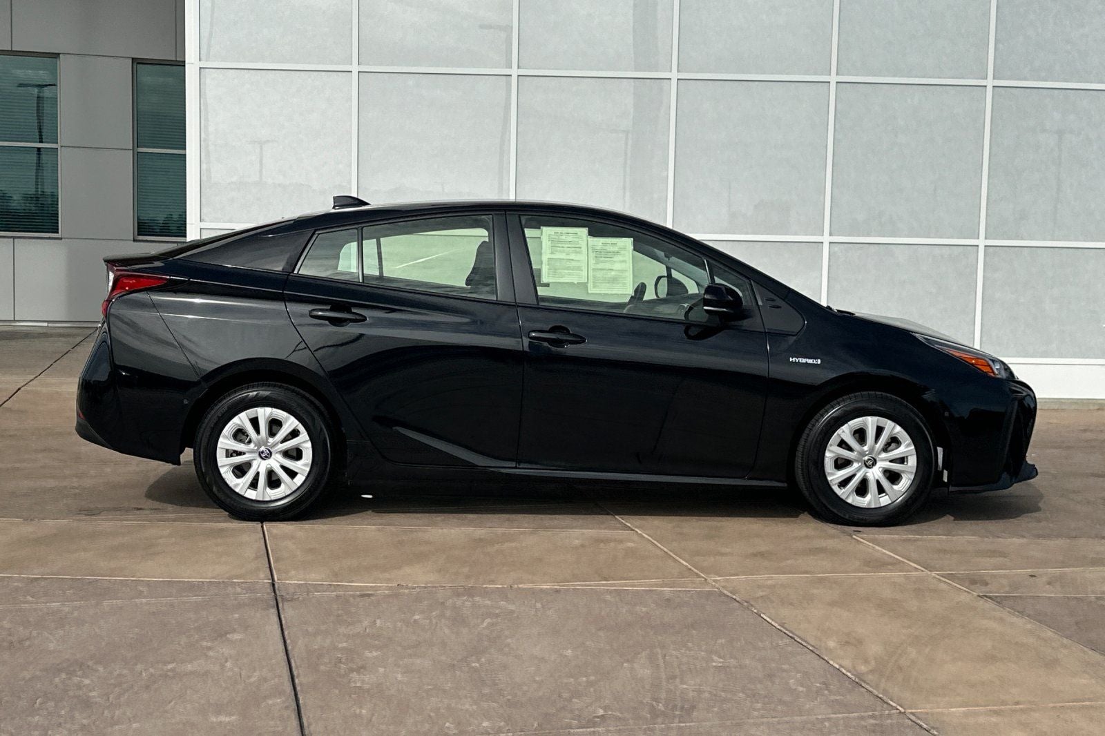 2022 Toyota Prius LE