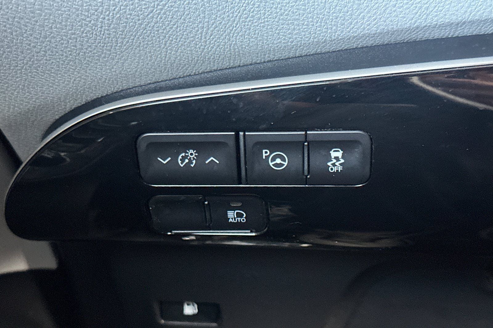 2020 Toyota Prius LE