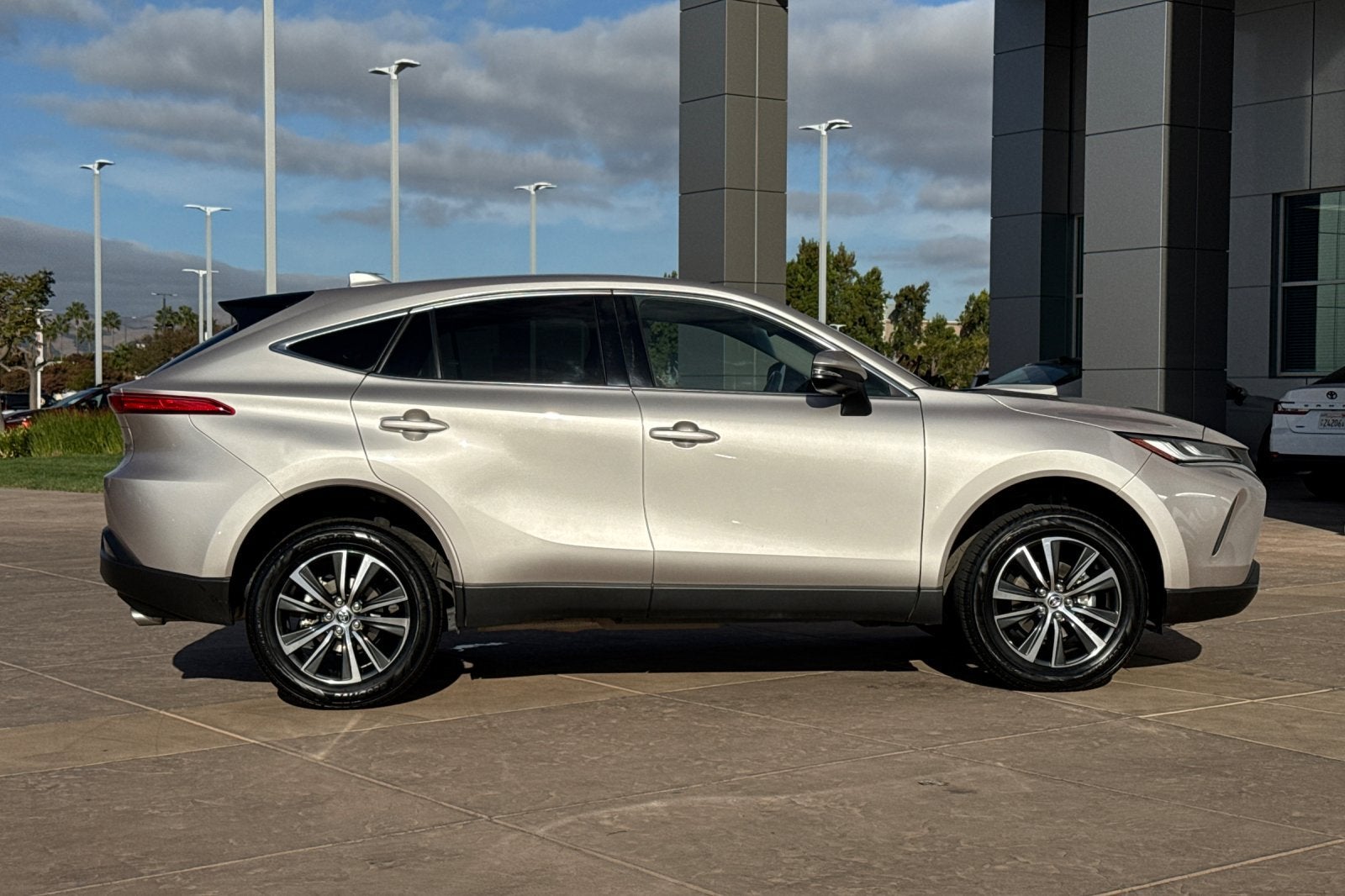 2024 Toyota Venza LE