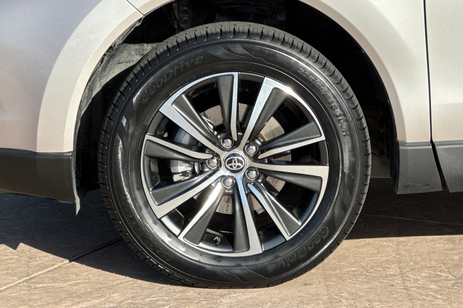 2024 Toyota Venza LE