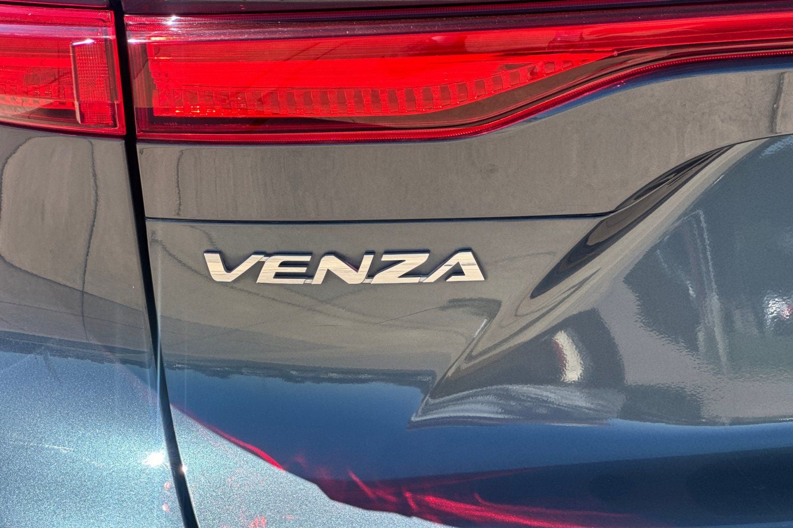 2024 Toyota Venza LE