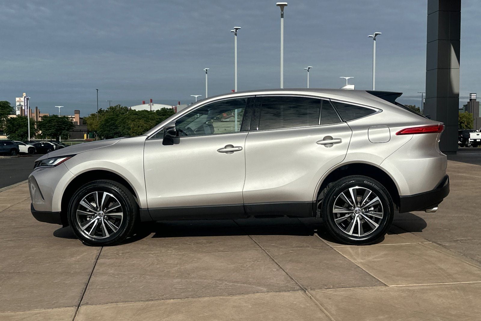 2024 Toyota Venza LE