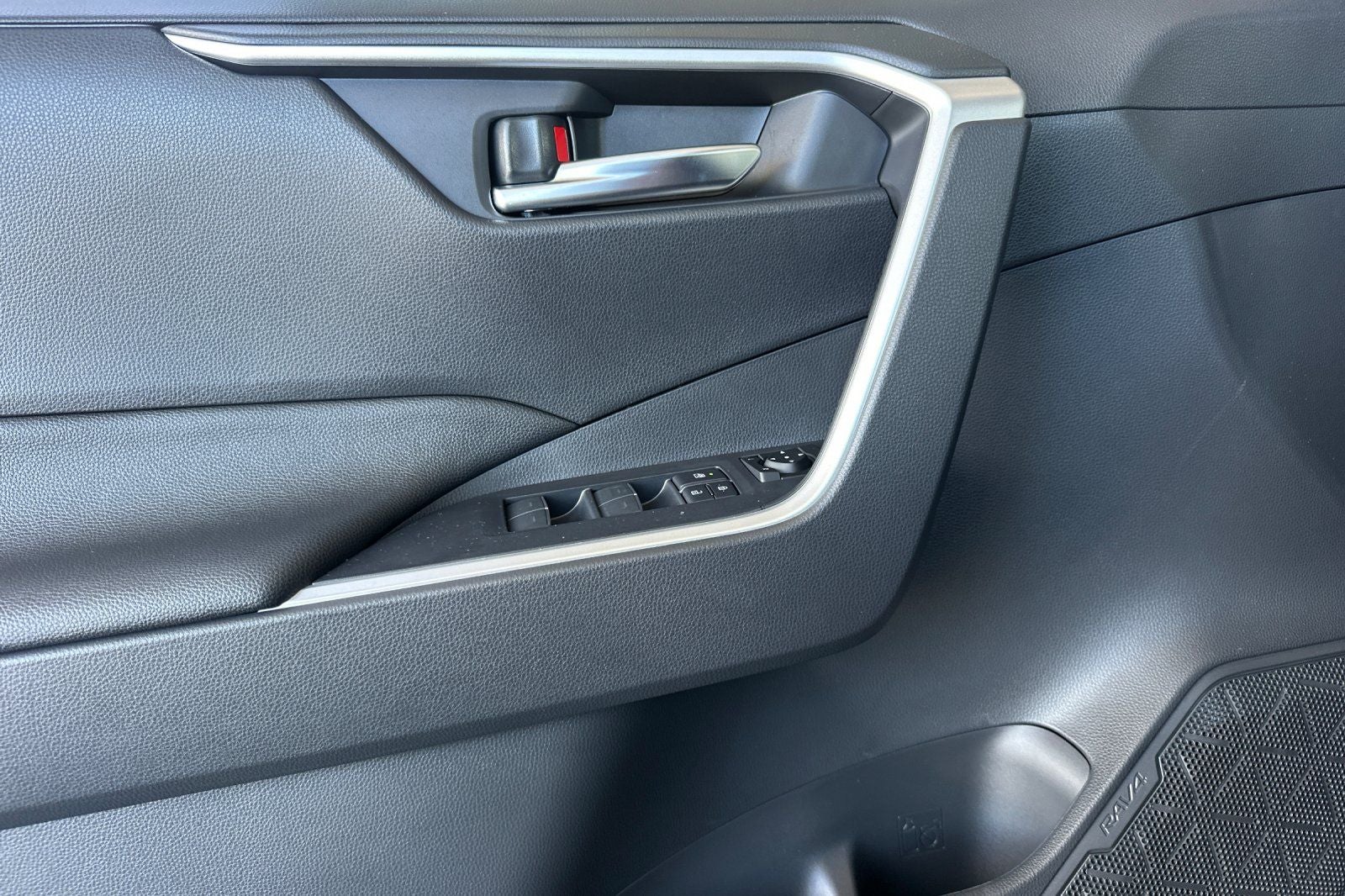 2025 Toyota RAV4 Plug-In Hybrid SE