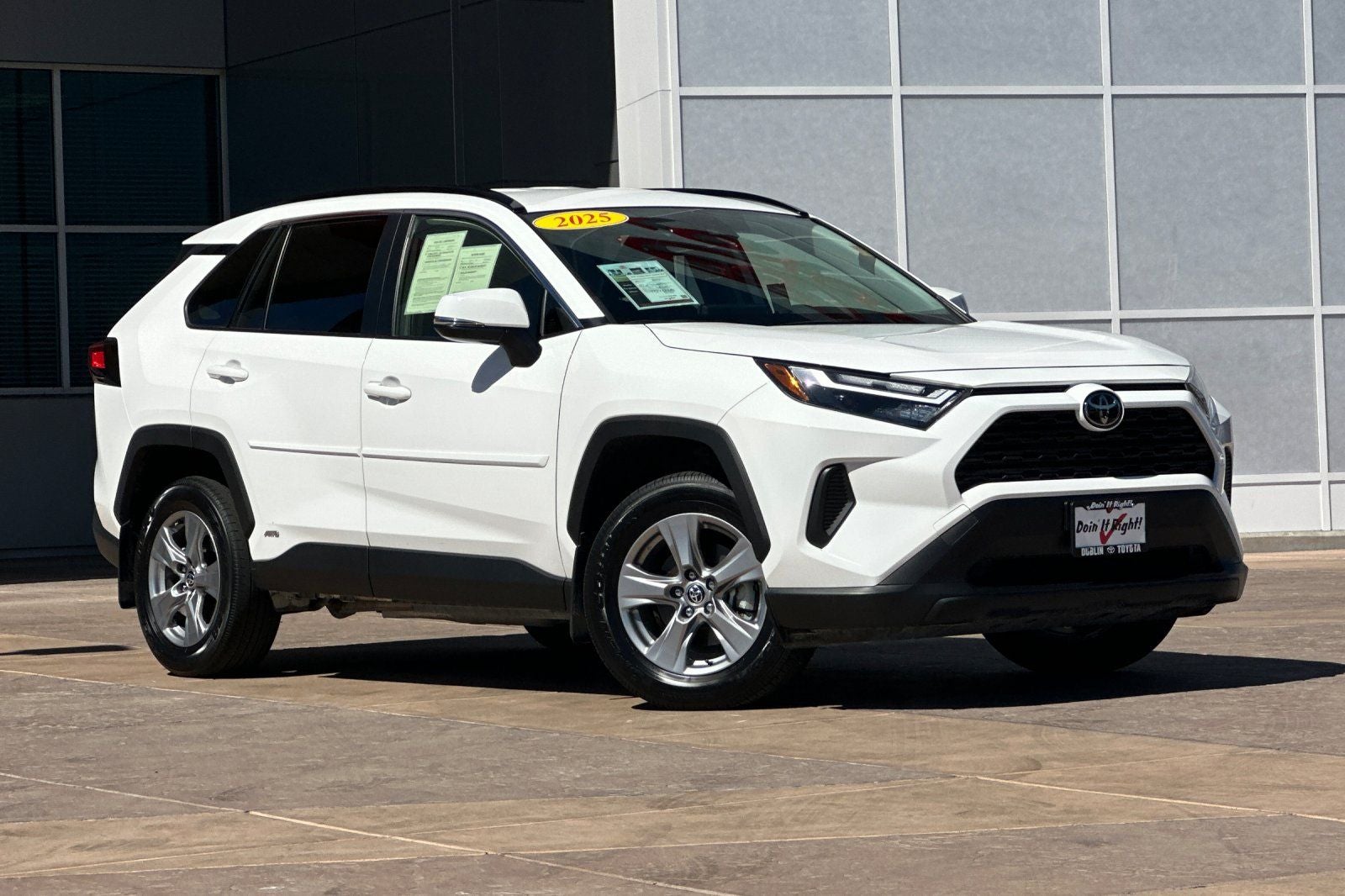 2025 Toyota RAV4 Hybrid XLE