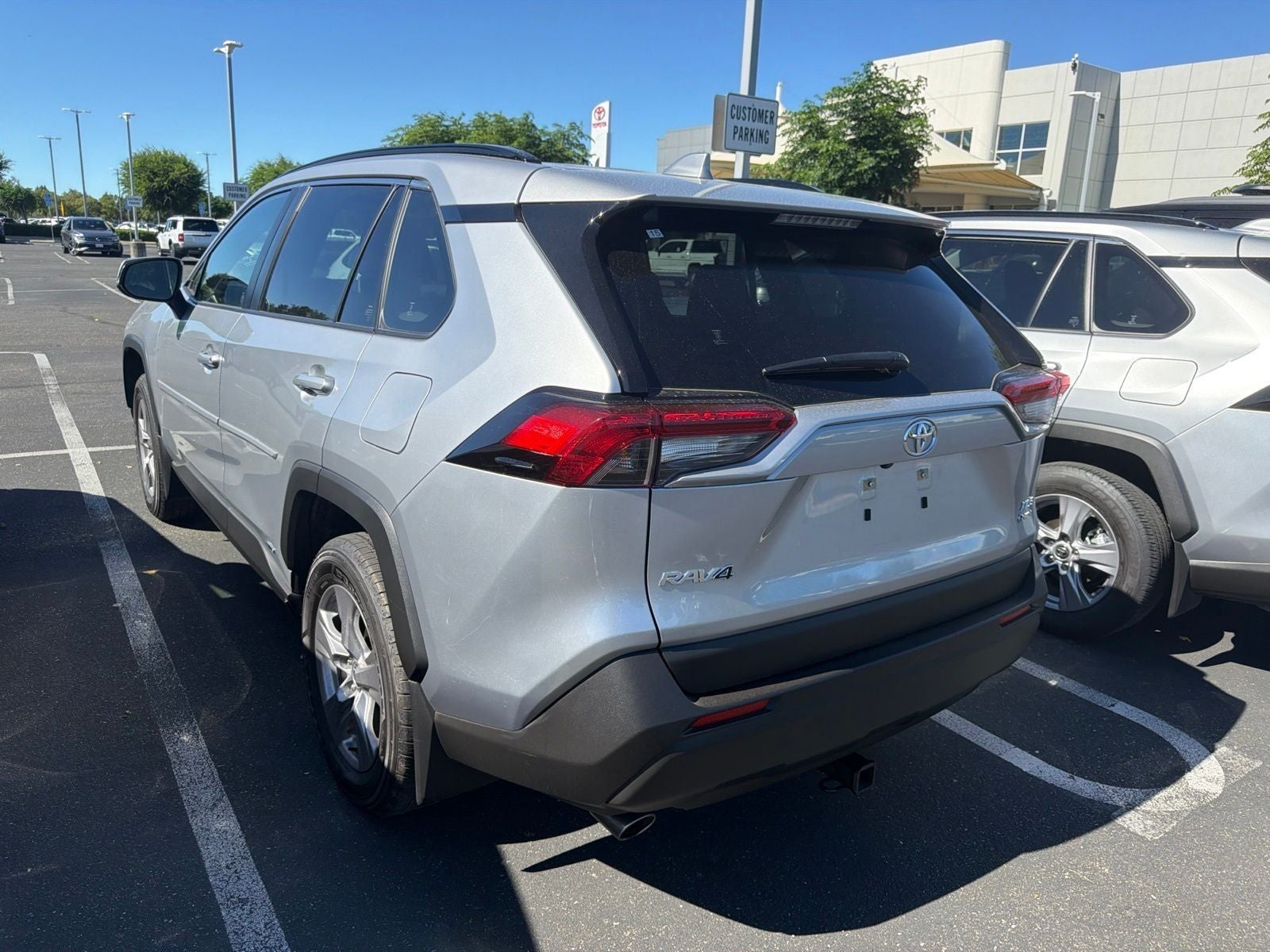 2025 Toyota RAV4 Hybrid XLE
