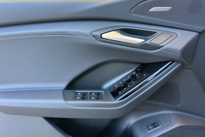 2025 Audi Q6 e-tron Prestige quattro