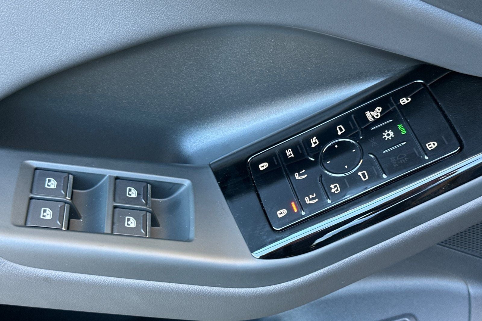 2025 Audi Q6 e-tron Prestige quattro