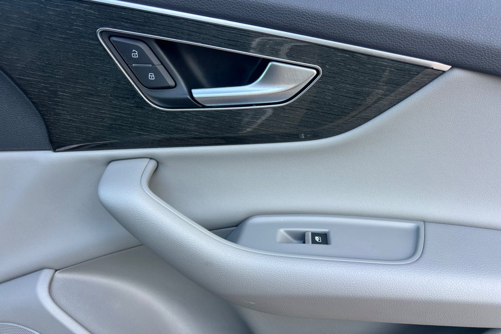 2020 Audi Q7 45 Premium Plus quattro