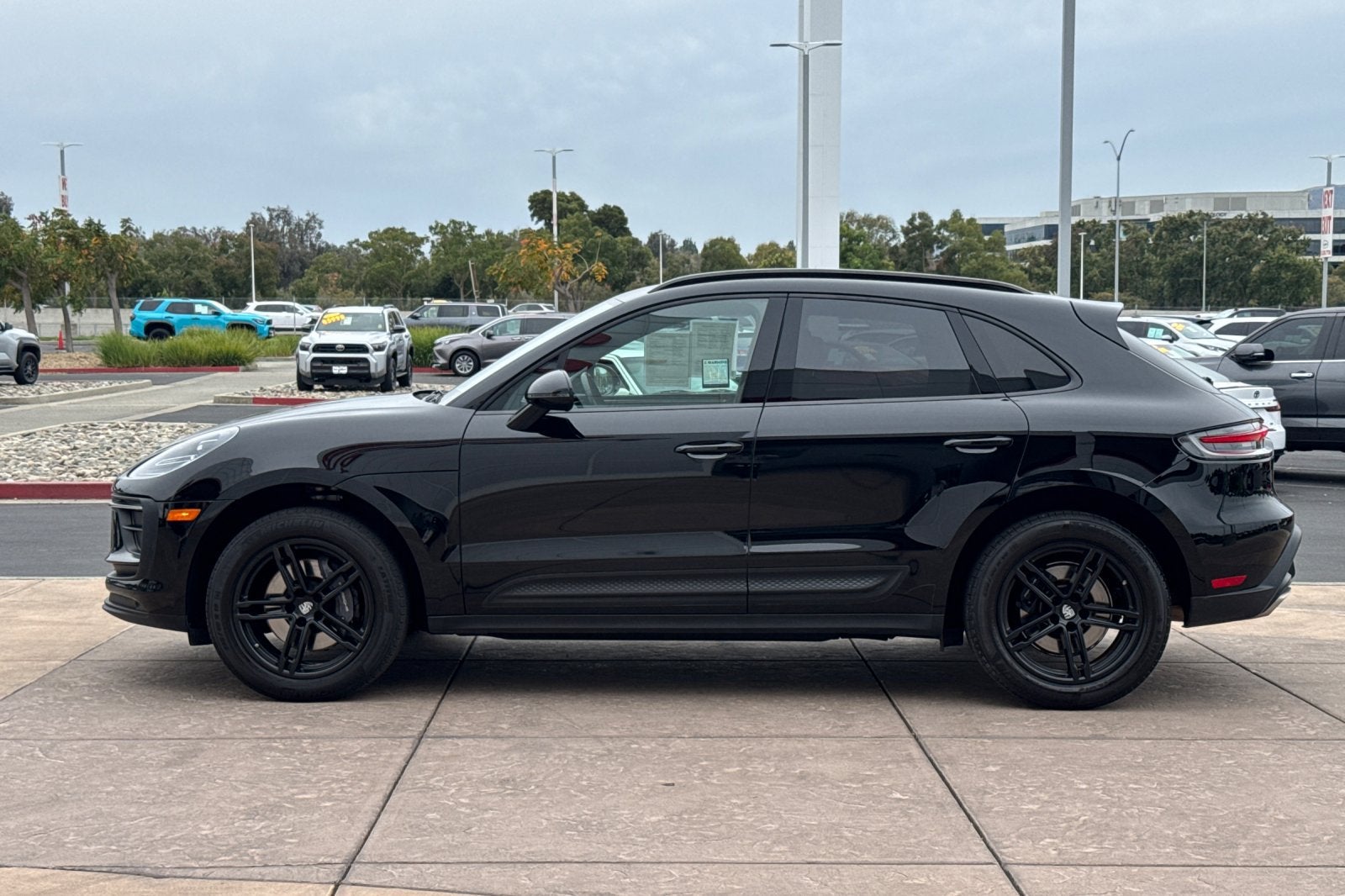 2022 Porsche Macan Base