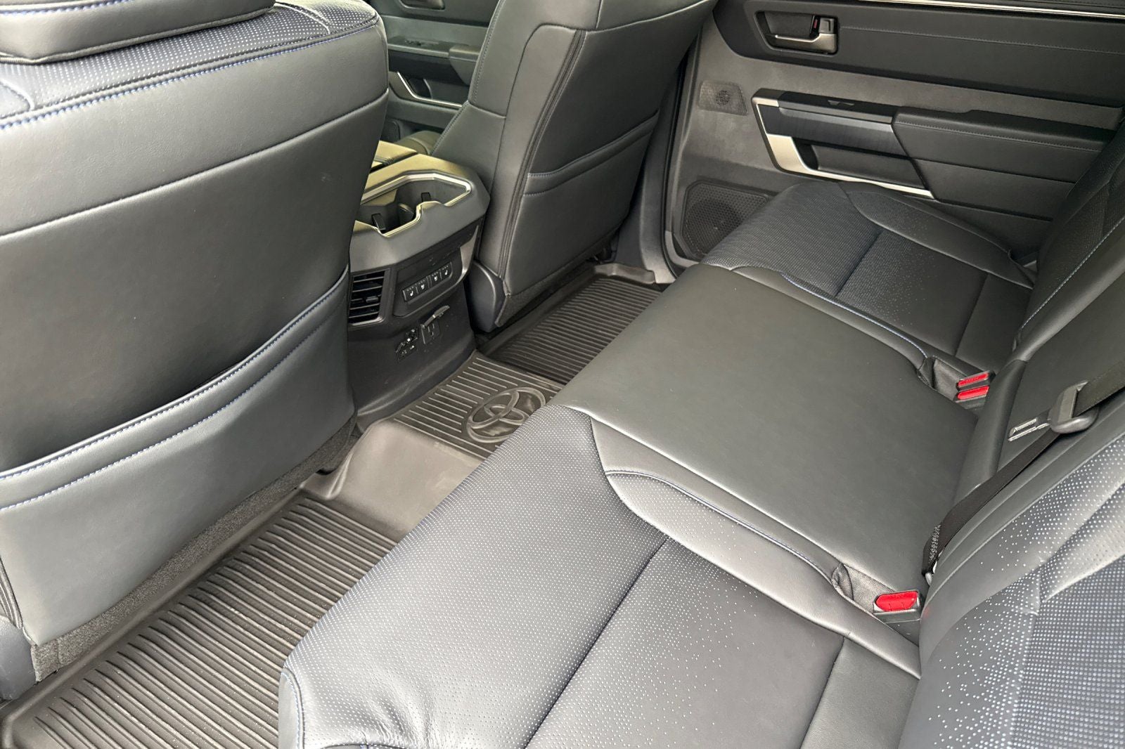 2026 Toyota Tundra i-FORCE MAX Tundra Platinum