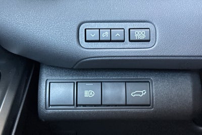 2027 Toyota C-HR SE