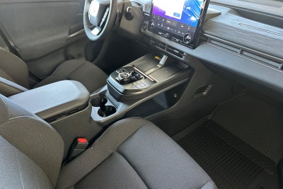 2027 Toyota C-HR SE